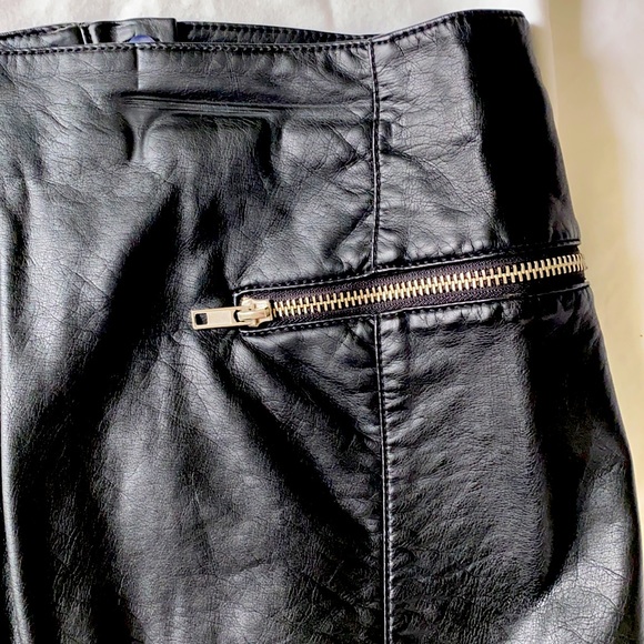 H&M Faux Leather Mini w/ Zippers | S 8 (Fit 2-4) - Picture 4 of 8